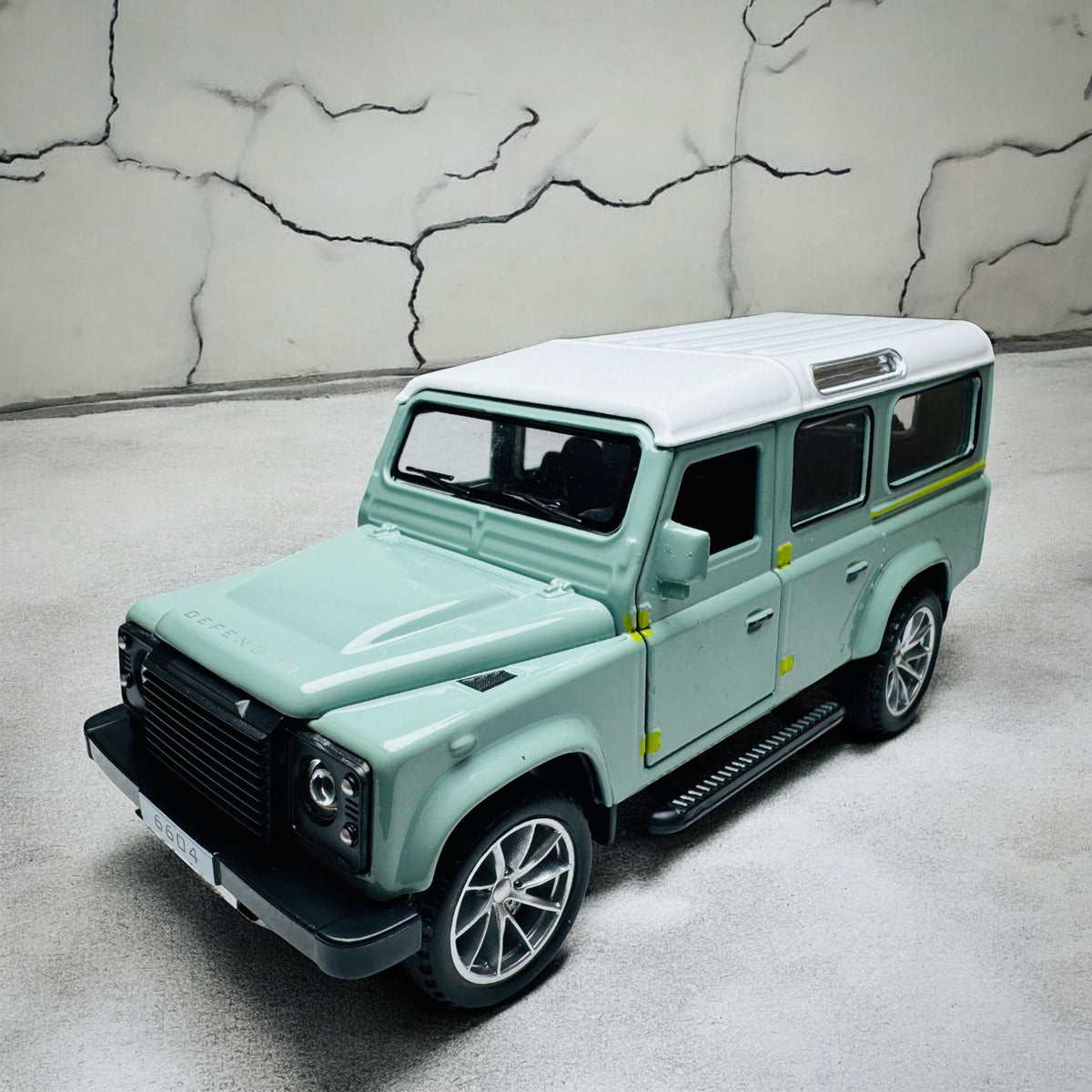 Classic Land Rover Defender 110 1:24 Diecast Model diecast scale model car